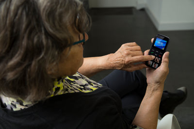 Fysic FM-50 - Einfaches Seniorenhandy mit Fototasten und SOS-Paniktaste, schwarz 