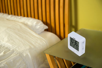 Fysic FKW-8 - Digitale wecker mit Temperaturanzeige, weiß