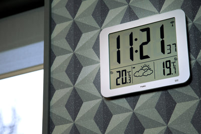 Fysic FKW-2500 - Große digitale Uhr mit Temperaturanzeige, silber