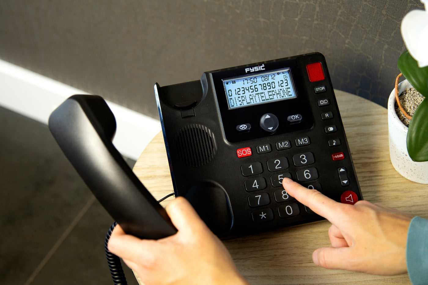 Fysic FX-3940 - Schnurgebundenes Telefon mit Display und großen Tasten für Senioren, Schwarz